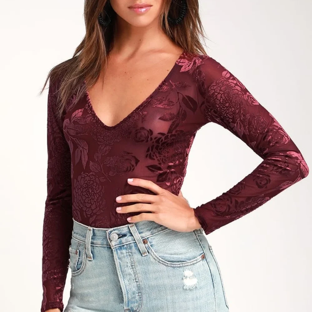 Lulu’s burgundy burnout velvet bodysuit - Picture 1 of 4